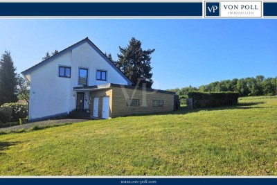 Rarität am Ortsrand: Traumhafte Aussicht, Feld- und Waldrandlage, großer Garten, Doppelgarage