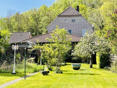 Wohn-und Geschäftshaus mit angebauter bungalowähnlicher Wohnung im EG