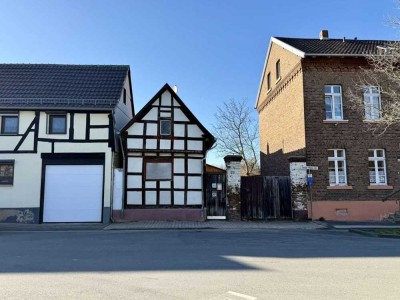 Baugrundstück mit zwei Bestandsgebäuden in EU-Roitzheim