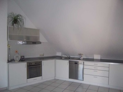Attraktive DG-Wohnung mit EBK und Balkon in Darmstadt