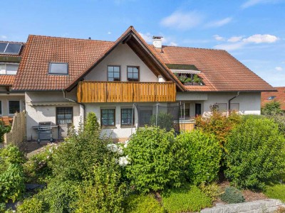 Sofort beziehbare 2-Zi.-Dachgeschoss-Wohnung mit großzügigem Balkon in stadtnaher Lage!