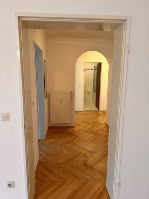 Vollständig renovierte 2-Raum-Wohnung mit Balkon und Einbauküche in Landstuhl