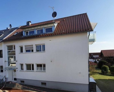 Ruhige und helle 3-Zi.-DG-Wohnung mit gehobener Innenausstattung, Westbalkon, Küche, Bad u. WC neu