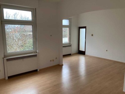 Charmante 2-Zimmer Wohnung, 1. OG, modernisiert in Hanau
