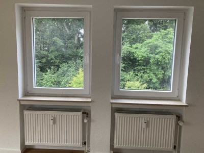Erstbezug nach Sanierung mit EBK: Schöne 3-Raum-Dachgeschosswohnung mit geh. Innenausstattung