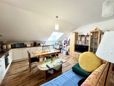 Provisionsfrei! Schöne barrierefreie 3-Zimmer DG-Wohnung mit Aufzug u TG Stellplatz