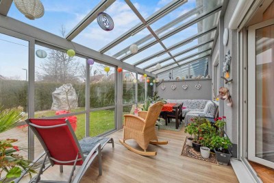 Viel Platz für Familienglück – Reihenhaus mit Wintergarten in Augsburg