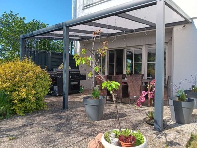 Ihr neues Zuhause- Helle Gartenwohnung mit großer Sonnenterrasse und Teich-