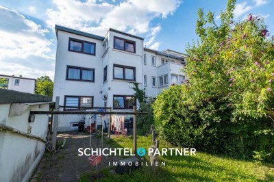 Huckelriede | Gepflegtes 3-Parteienhaus mit Garten und Garagen in Top-Lage