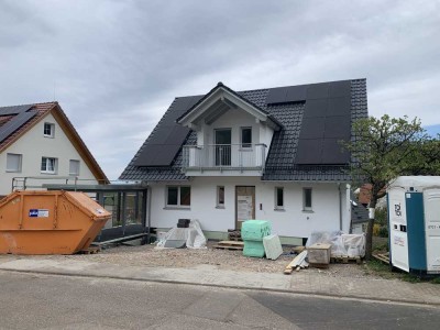 Modernes Einfamilienhaus mit Einliegerwohnung im DG - Erstbezug, nur 10. Min. nach Freiburg