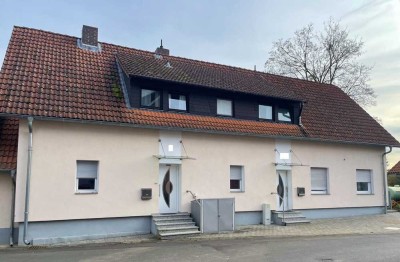 Gepflegtes Wohnhaus im Doppelhausstil – zwei Einheiten.