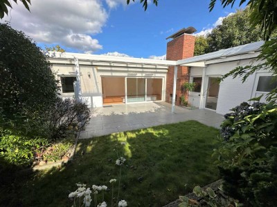Ruhiger Atrium-End-Bungalow
mit Keller und Garage