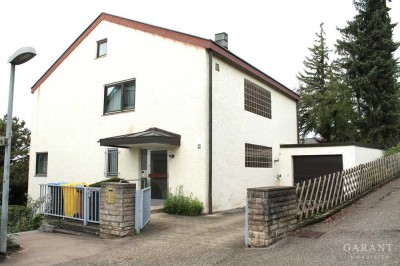 Freistehendes Einfamilienhaus mit Einliegerwohnung und Garage in Waiblingen