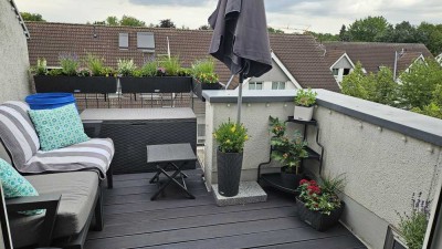 Helle freundliche 2-Zimmer-Dachgeschosswohnung mit EBK und Dachterasse in Neuss und