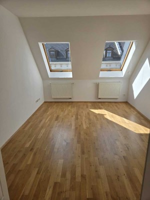 2 Zimmer DG-Wohnung in Top Lage Gohlis Mitte mit Ebk