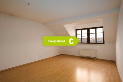 Freie 2 Zimmer DG-Altbauwohnung, optional mit Stellplatz, im Waldstraßenviertel