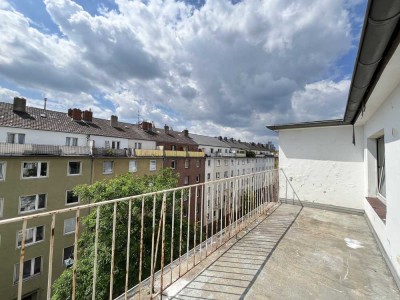 *TERRASSENWOHNUNG MIT 5 ZIMMERN* - IN ZENTRALER LAGE