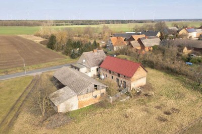 Bezugsfreier, kleiner, ländlich gelegener Bauernhof mit Platz und freiem Blick