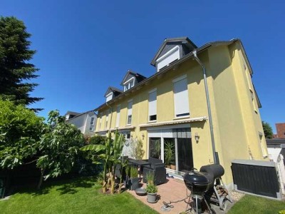Exklusiv ausgestattetes Reihenendhaus inkl. Garage und grüner Oase in zentraler Lage von Durmersheim