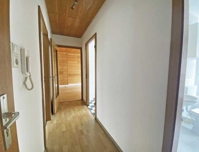 Vollständig renovierte 2,5-Zimmer-Wohnung mit Balkon in Bremen