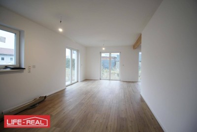 Schlüsselfertiges Neubau-Holzriegelhaus in ruhiger Waldrandlage – Großzügiges Grundstück inklusive