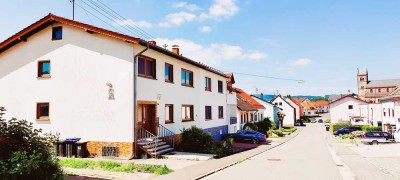 Zweifamilienhaus mit großem Garten in ruhiger Lage