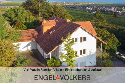 Viel Platz in hochwertiger, barrierefreier Familien-Villa mit Einliegerbereich & Aufzug!