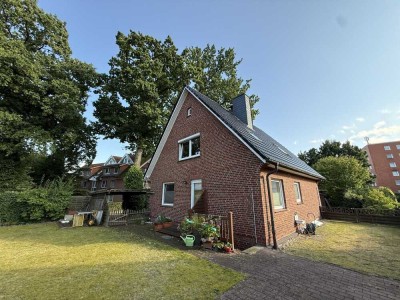Familiengerechtes
5 1/2-Zimmer-Einfamilienhaus
mit schönem Garten 
mitten im alten Dorfkern