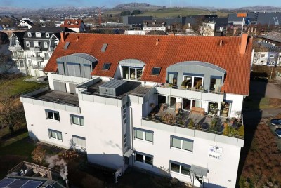 Großzügige Dachgeschoss-Maisonette mit Dachterrasse und Balkon