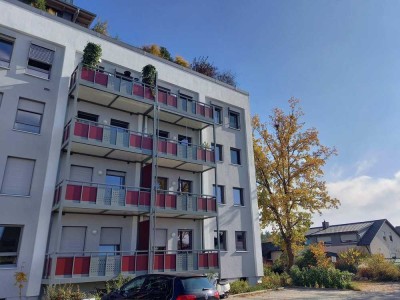 Sehr hochwertige, helle 2-Zimmer-Wohnung (ca. 79 qm, KFW 55, Hochpart., Carport) - Altenstadt/WN