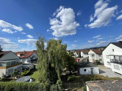 ♥️-lich Willkommen in Eppele! Teilsaniert, hell, großzügig geschnitten und dazu noch 2 Balkonen