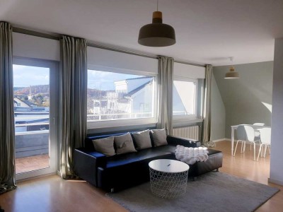 Sehr helle frisch renovierte, möblierte 1-Zimmerwohnung mit Loggia  für Nichtraucher
