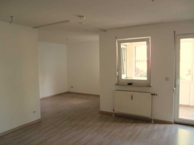 Gepflegte 1,5-Zimmer-Erdgeschosswohnung mit Wintergarten und Pantryküche in Bayreuth