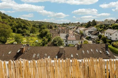 Traumhafte Aussicht inklusive: Helle und moderne 4-Zi.-Wohnung mit Balkon in Bad Soden-Altenhain