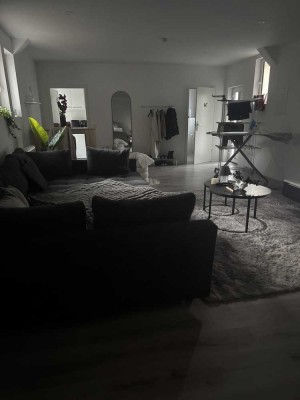 Zuverlässigen Nachmieter gesucht! Schöne frisch renovierte 1 Zimmer Einliegerwohnung