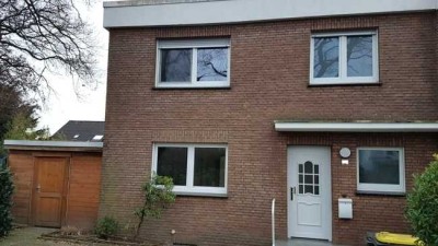 Schönes seitl. angebautes Einfamilienhaus mit Stellplatz in ruhiger Wohnlage in Duisburg-Rheinhausen