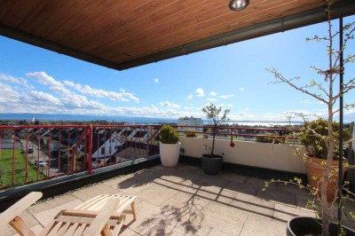 180-Grad-Blick auf den See und die Berge:
4-Zimmer-Wohnung mit Penthouse Charakter