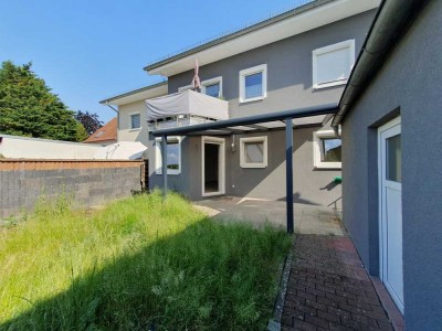 Gepflegte 3-Zimmer-Wohnung mit Garten, überdachter Terrasse und Parkplätzen