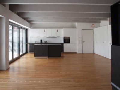 Echtes Loft in Schorndorf mit 4 Schlafzimmern, großer Terrasse, Garten und Garagen