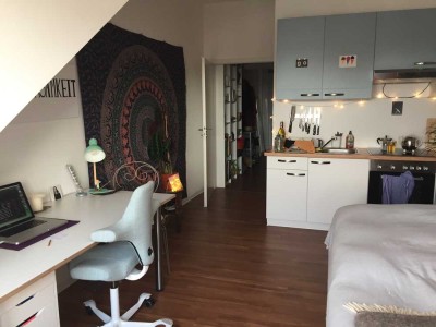Neuwertige 1,5 Zimmer in direkter Uni-Lage