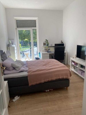 Sehr schön sanierte Wohnung mit Balkon und Wohnküche am Neumarkt!