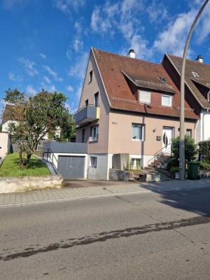 Schöne Doppelhaushälfte mit Garage