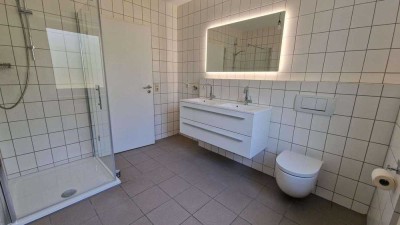 Erdgeschosswohnung mit zwei Terrassen und Garten