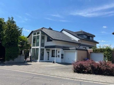 Arbeiten/Wohnen oder Mehrgenerationenhaus: Haupthaus (220 m²) und 2 Einliegerwhg. (145 m²)