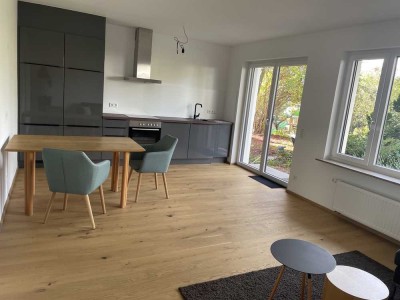 Möblierte, lichtdurchflutete zwei Zimmer Wohnung in ruhiger Lage (befristet)