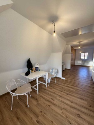 Charmante Dachgeschosswohnung im Dortmunder Süden – mit Einbauküche, Klimaanlage & Gartenblick