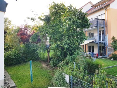 Schöne Aussicht ins Grüne in ruhiger Lage mit großem Balkon