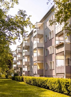 Tolle Wohnung mit drei Zimmern & Stellplatz und schönem Balkon in Forst