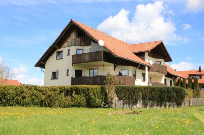 Kapitalanlage! Pfiffige 3- Zimmer- DG-Wohnung mit Weit- und Bergblick im schönen Westallgäu