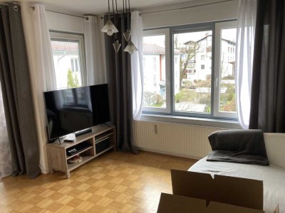 Helle, gepflegte 2-Zimmerwohnung mit großem Balkon, Keller und Tiefgaragenstellplatz von privat